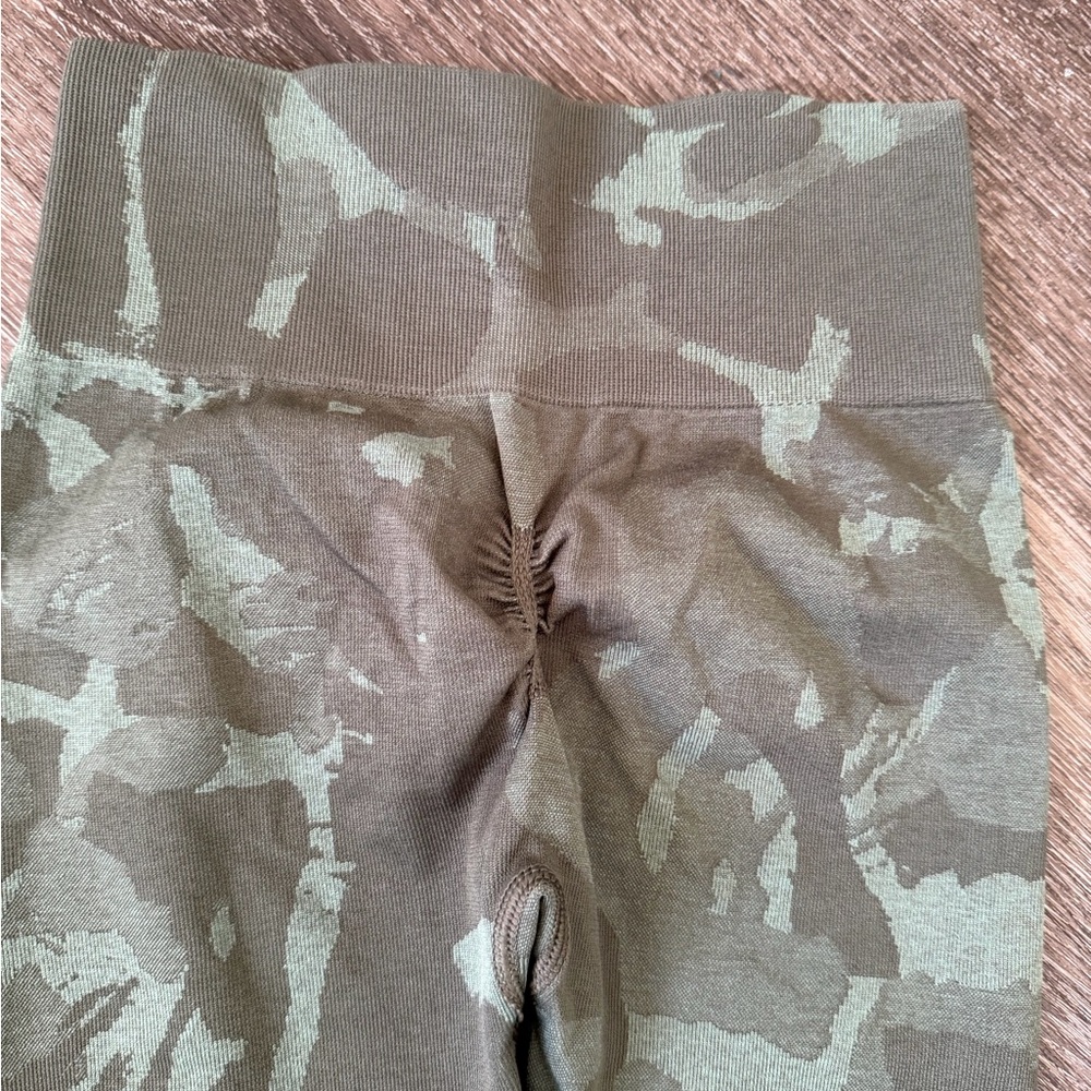 Gymshark Green Camo Seamless Leggings - Picture 4 of 5